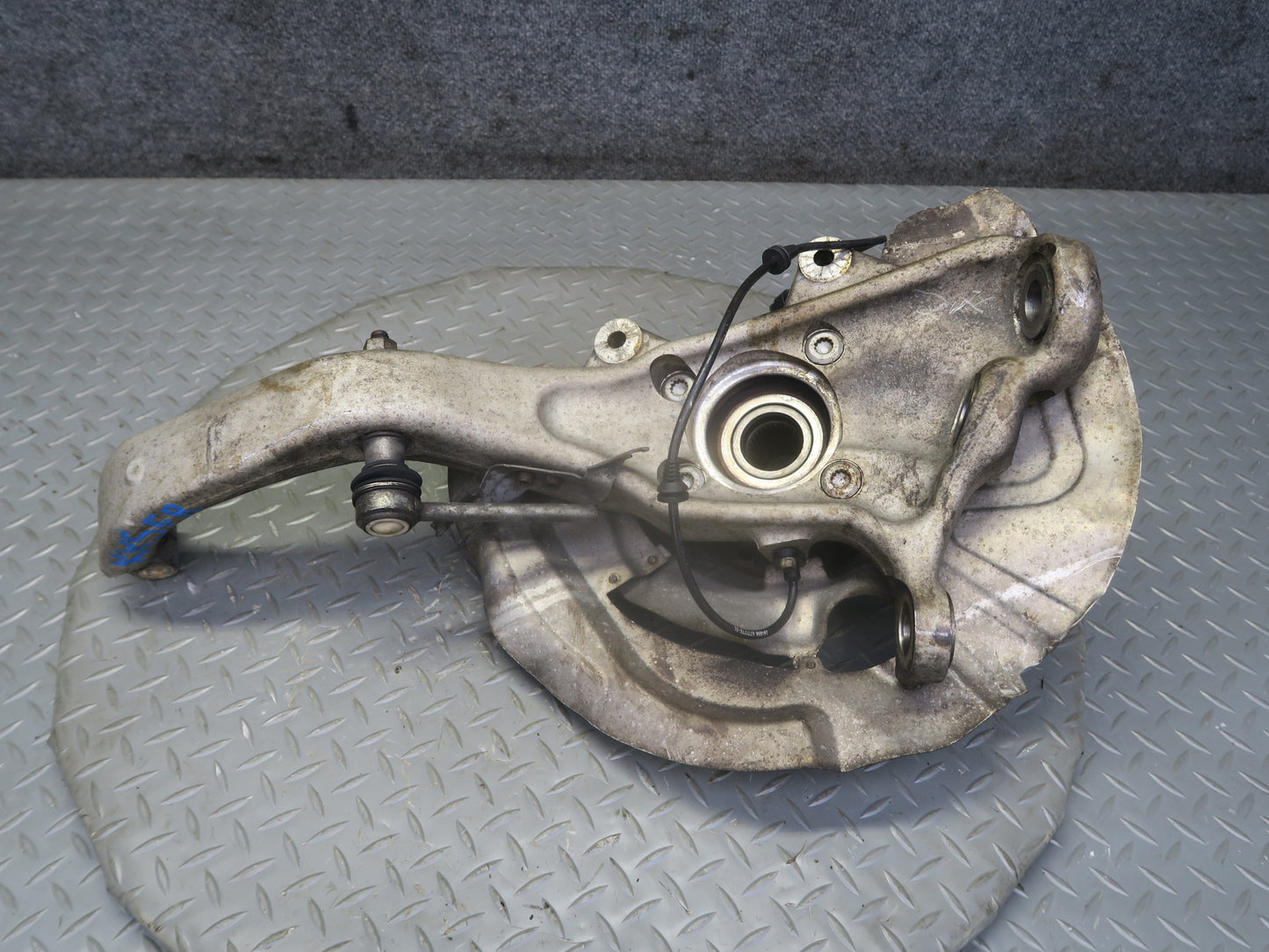 2008-2014 BMW E70 E71 X6M AWD Front Right Spindle Knuckle Wheel Hub Bearing