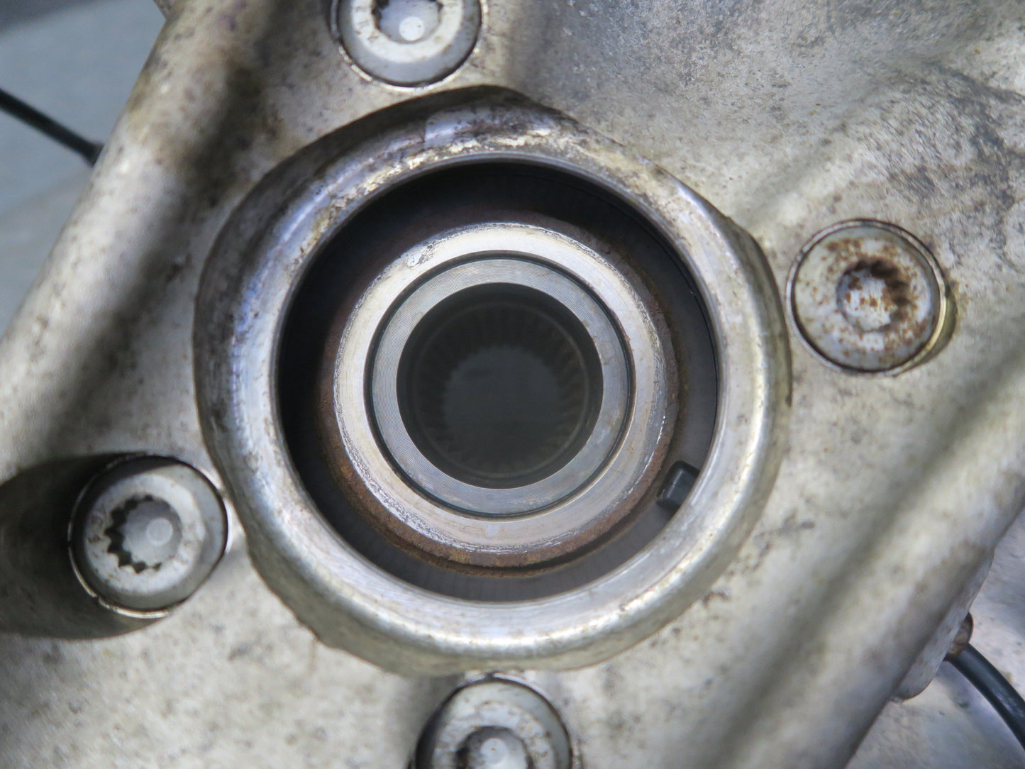 2008-2014 BMW E70 E71 X6M AWD Front Right Spindle Knuckle Wheel Hub Bearing