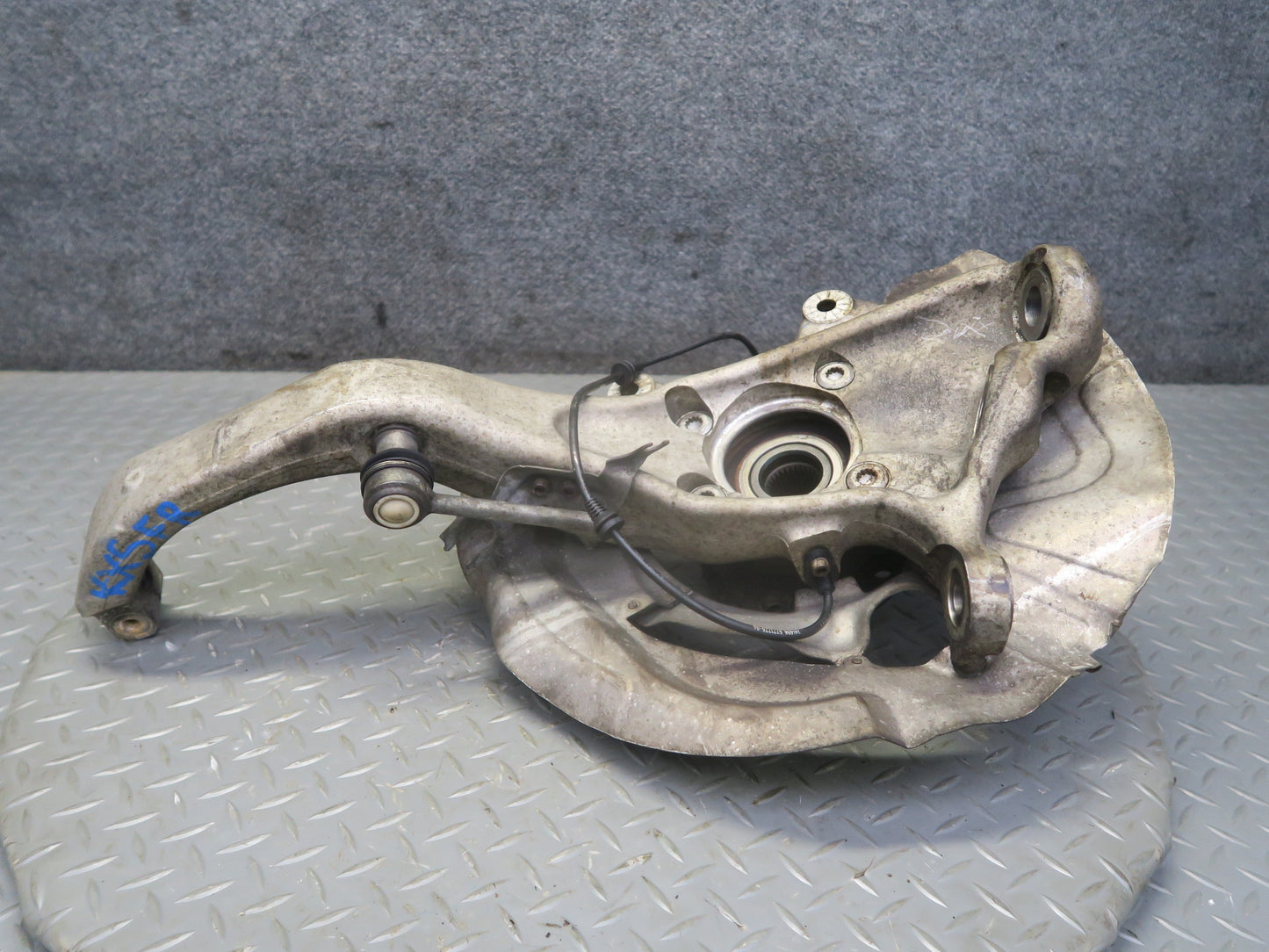 2008-2014 BMW E70 E71 X6M AWD Front Right Spindle Knuckle Wheel Hub Bearing