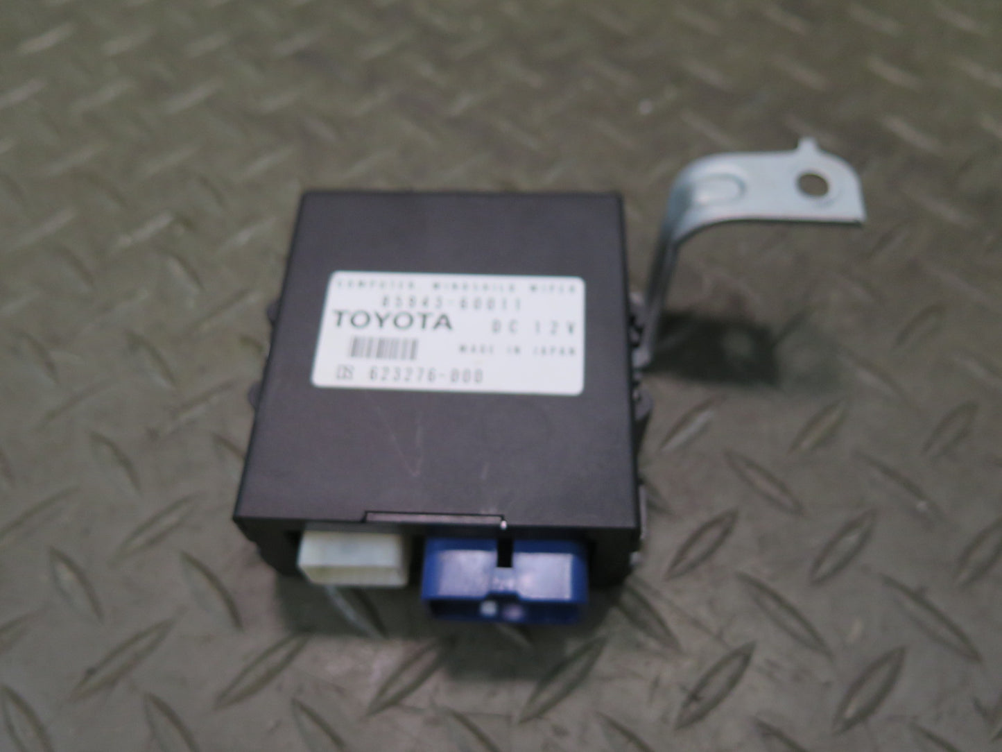 2003-2009 Lexus UZJ120L GX470 Windshield Wiper Control Module 85943-60011