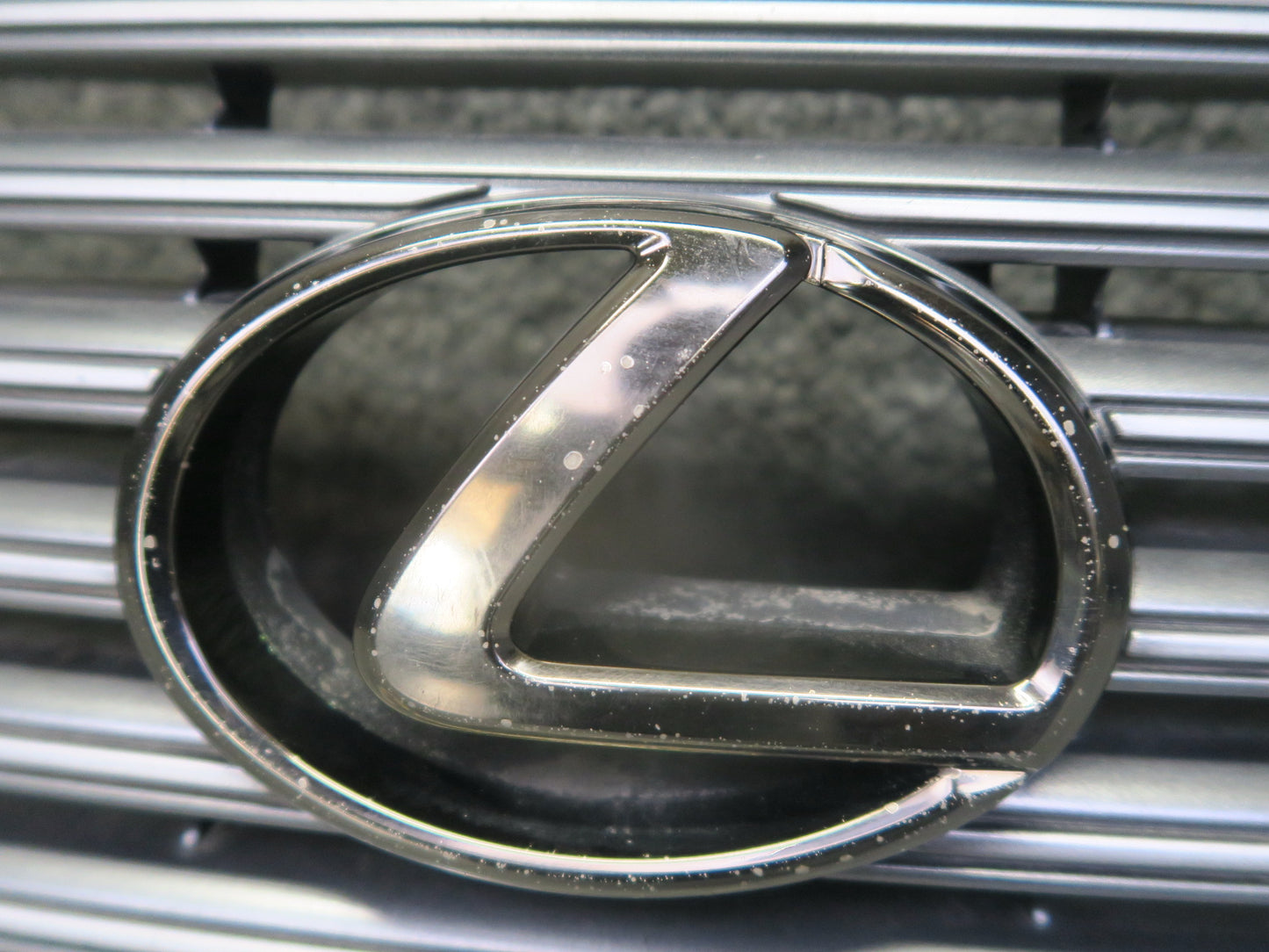 01-03 Lexus UCF30L LS430 Front Upper Hood Chrome Grille w Emblem OEM
