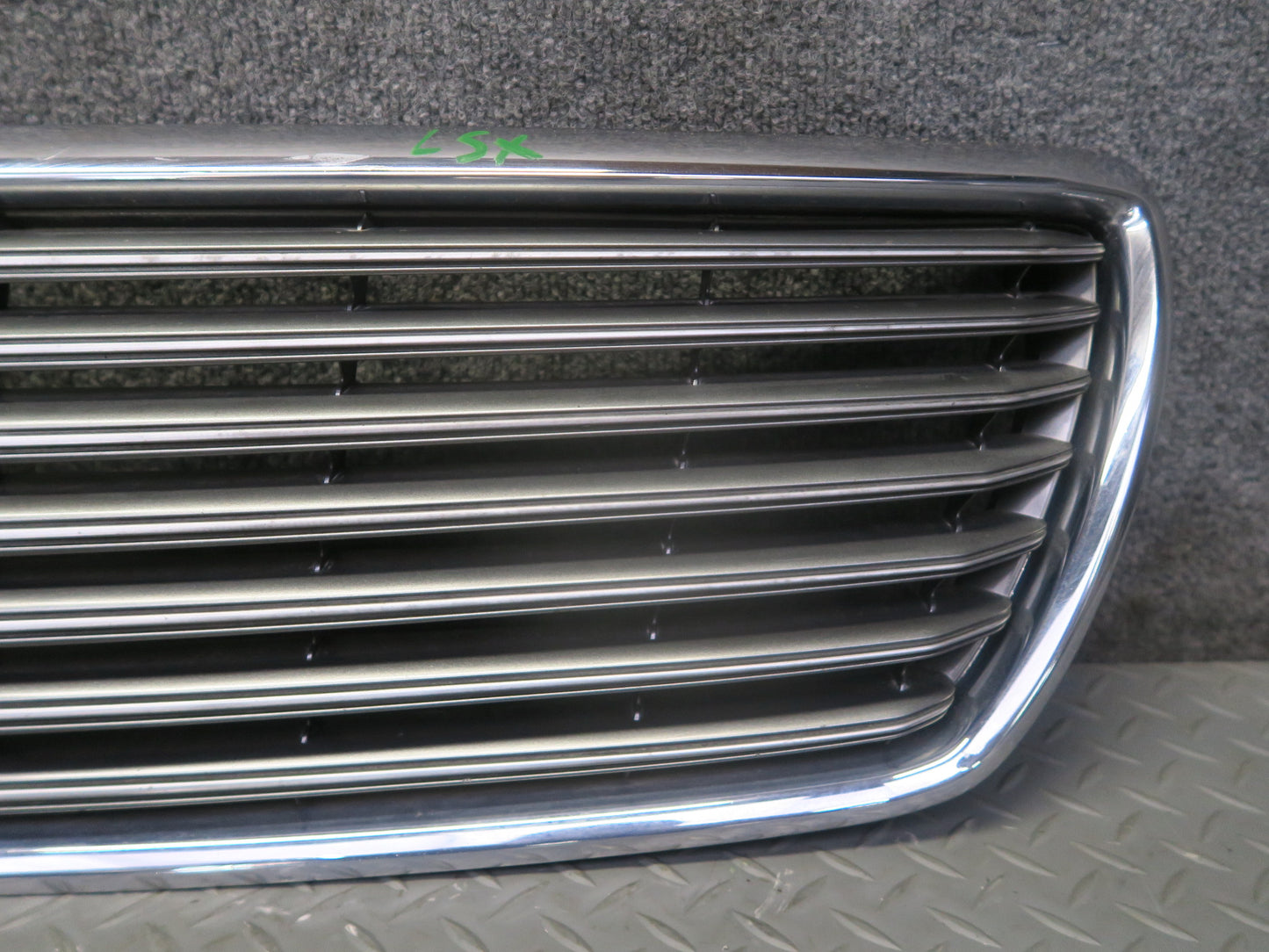 01-03 Lexus UCF30L LS430 Front Upper Hood Chrome Grille w Emblem OEM
