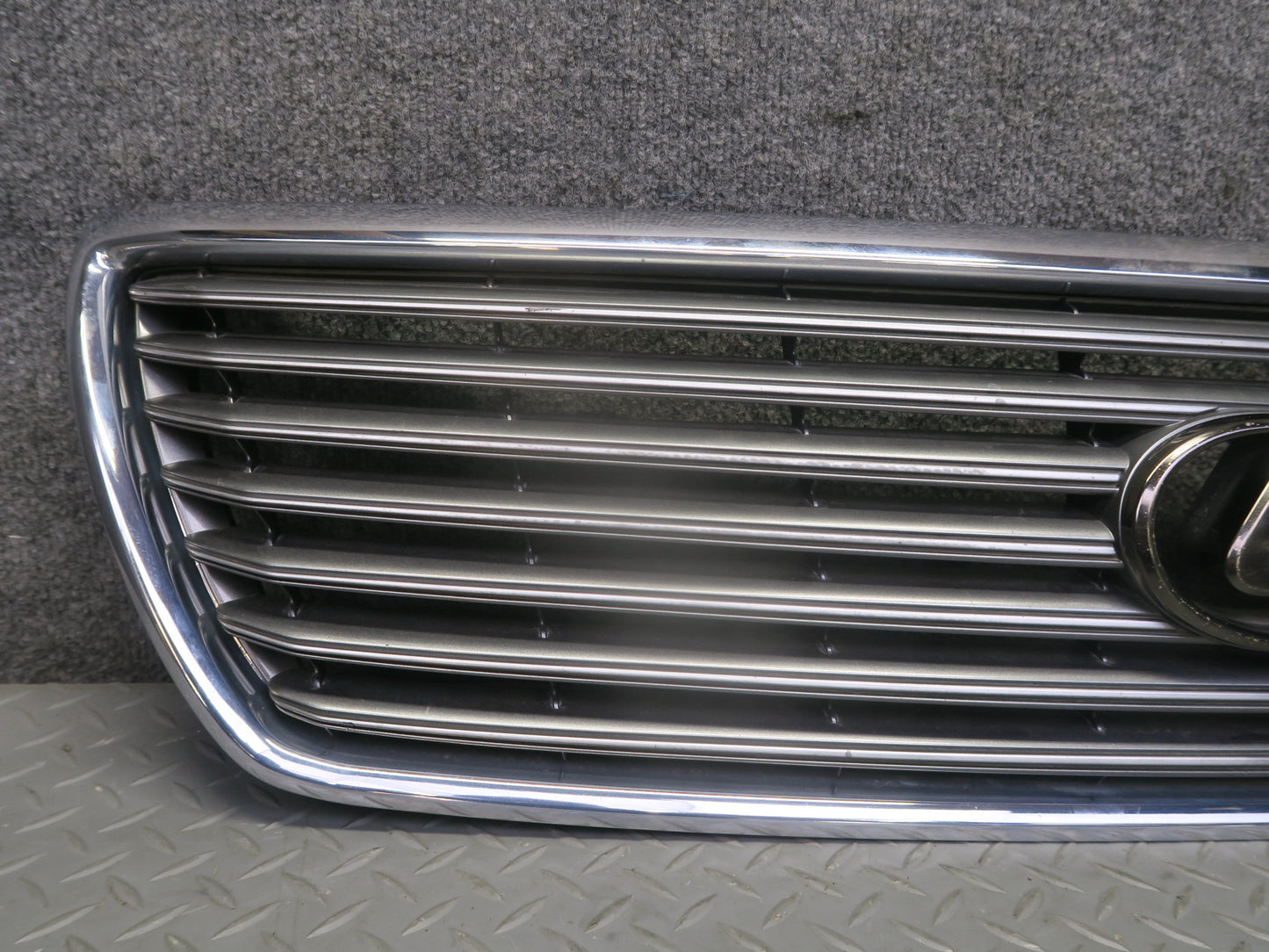 01-03 Lexus UCF30L LS430 Front Upper Hood Chrome Grille w Emblem OEM