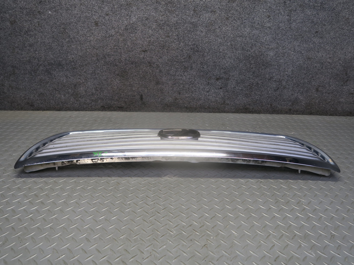 01-03 Lexus UCF30L LS430 Front Upper Hood Chrome Grille w Emblem OEM