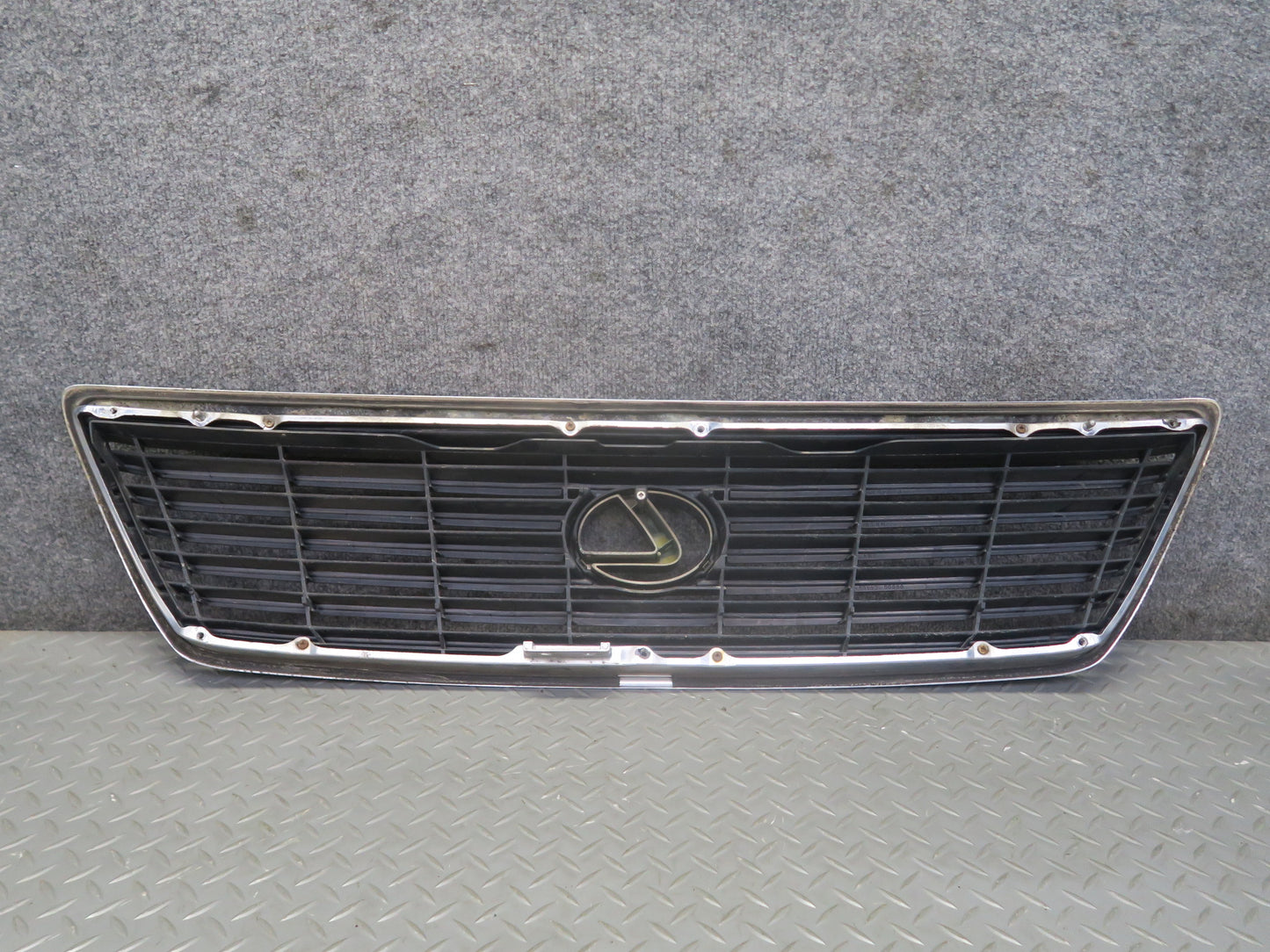 01-03 Lexus UCF30L LS430 Front Upper Hood Chrome Grille w Emblem OEM
