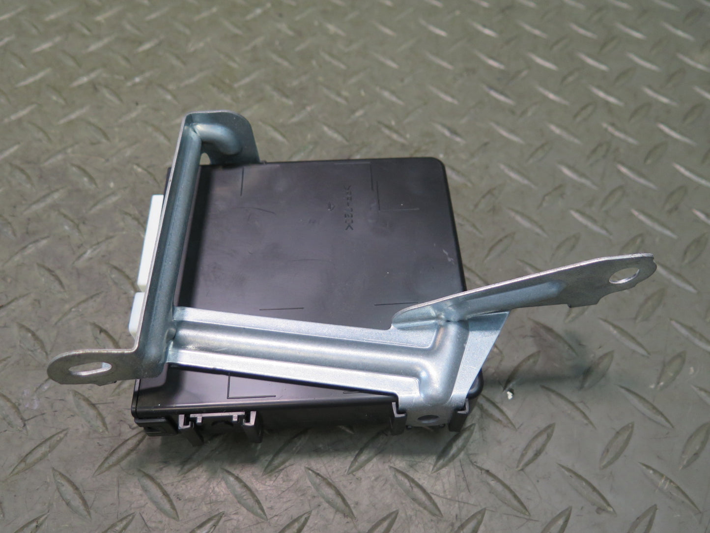 2003-2009 Lexus UZJ120L GX470 Multiplex Network Body Control Module 89226-60030