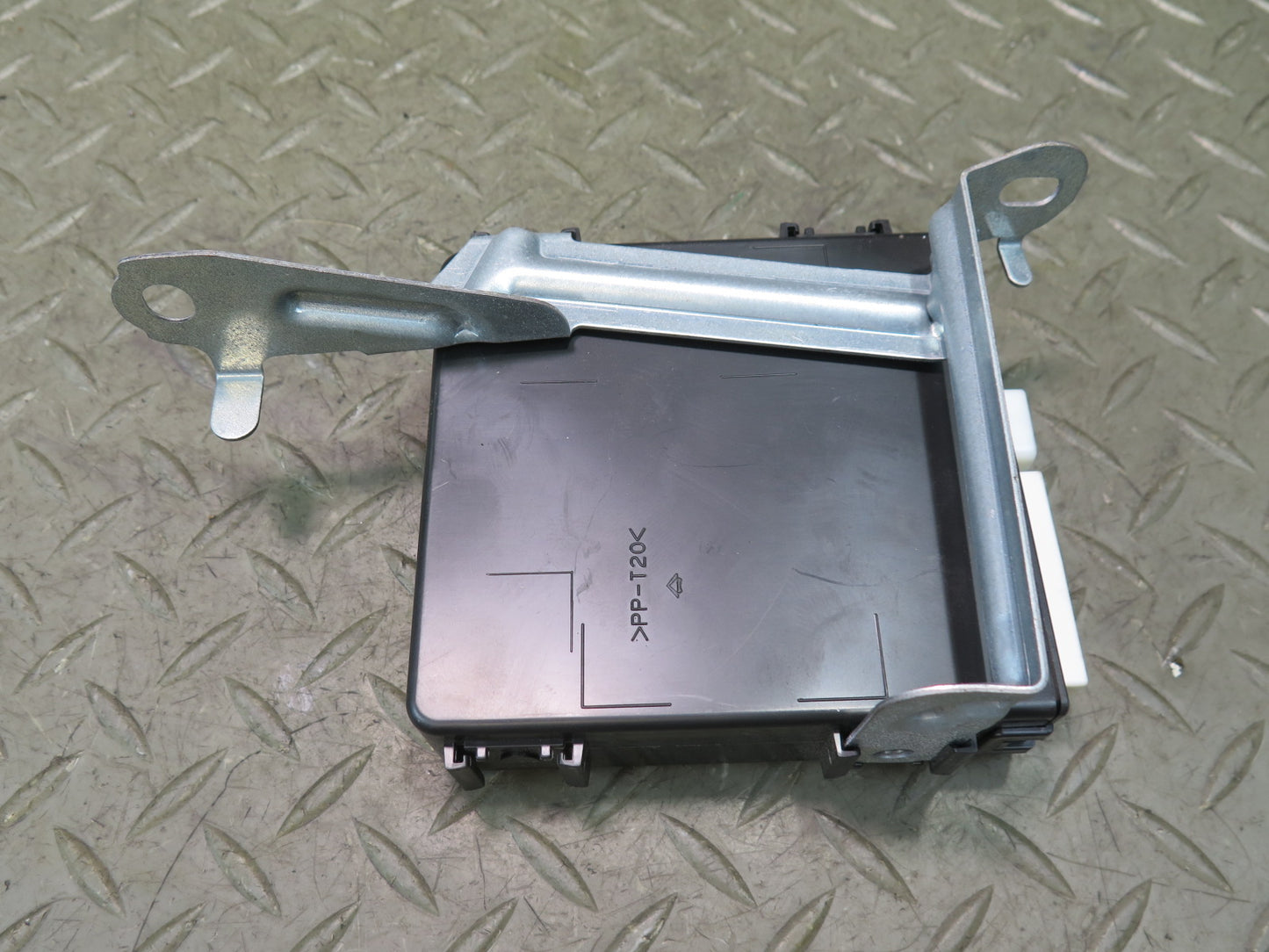 2003-2009 Lexus UZJ120L GX470 Multiplex Network Body Control Module 89226-60030