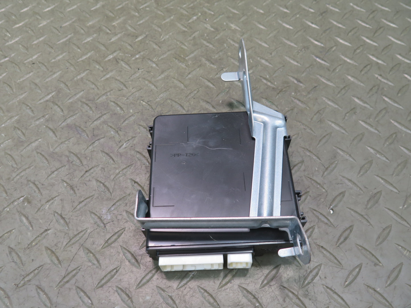 2003-2009 Lexus UZJ120L GX470 Multiplex Network Body Control Module 89226-60030