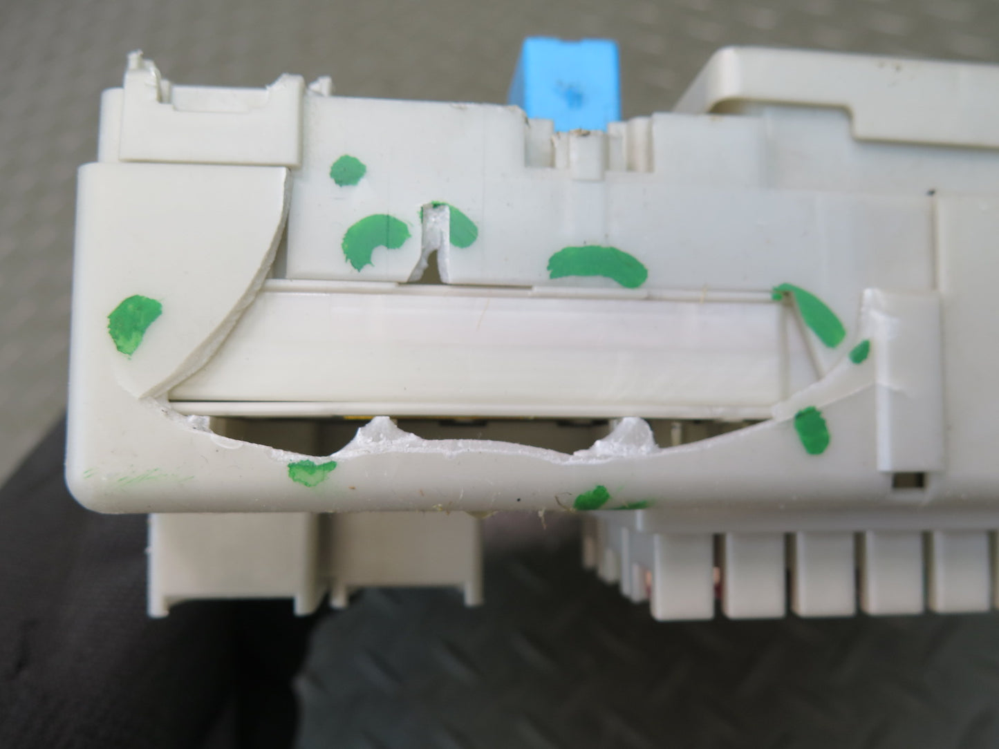 2003-2009 Lexus UZJ120L GX470 Interior Cabin Fuse Relay Box