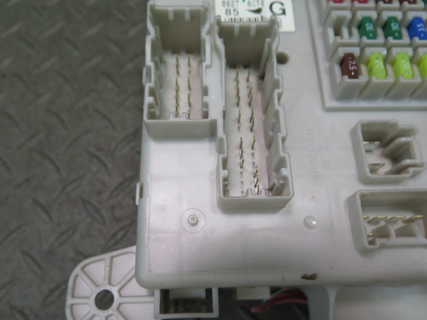 2003-2009 Lexus UZJ120L GX470 Interior Cabin Fuse Relay Box