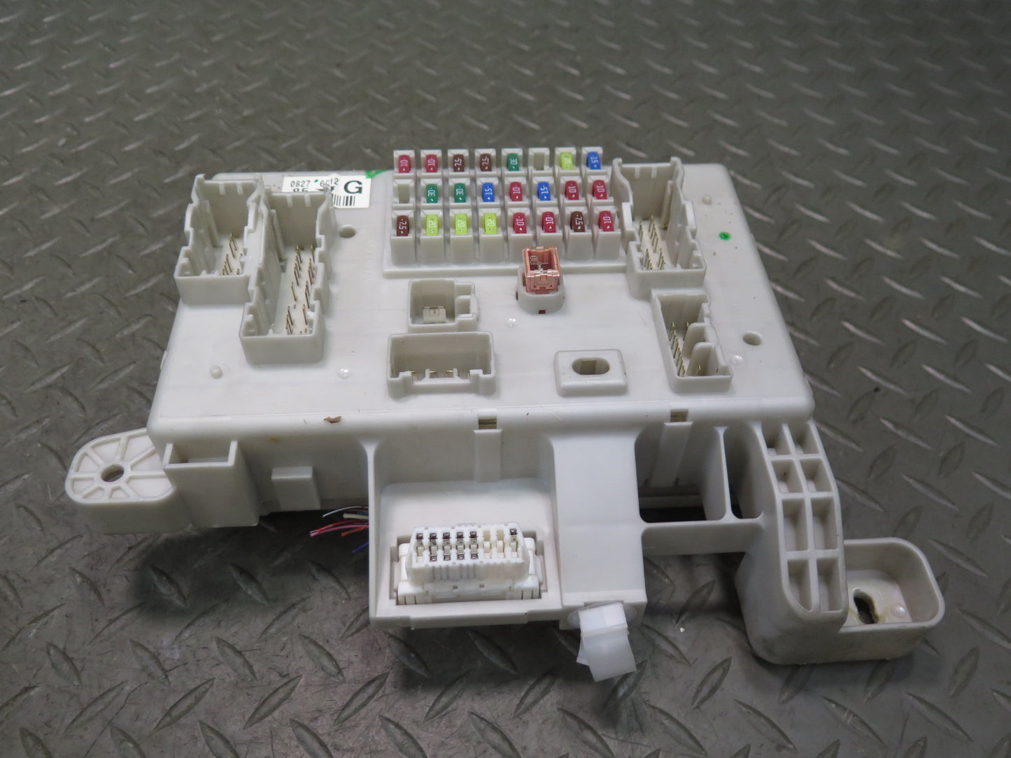2003-2009 Lexus UZJ120L GX470 Interior Cabin Fuse Relay Box