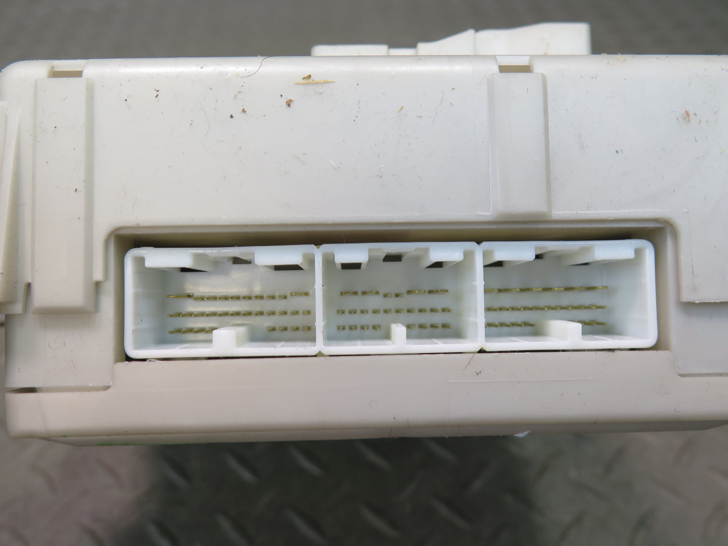 2003-2009 Lexus UZJ120L GX470 Interior Cabin Fuse Relay Box