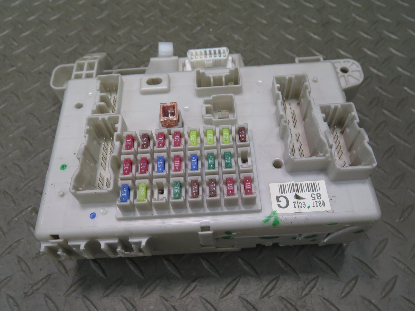 2003-2009 Lexus UZJ120L GX470 Interior Cabin Fuse Relay Box