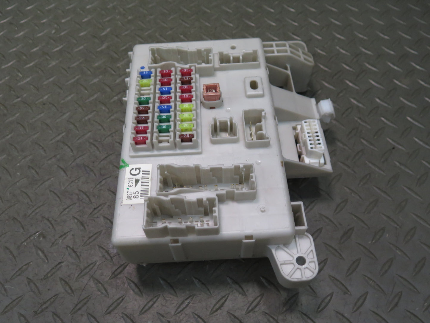 2003-2009 Lexus UZJ120L GX470 Interior Cabin Fuse Relay Box