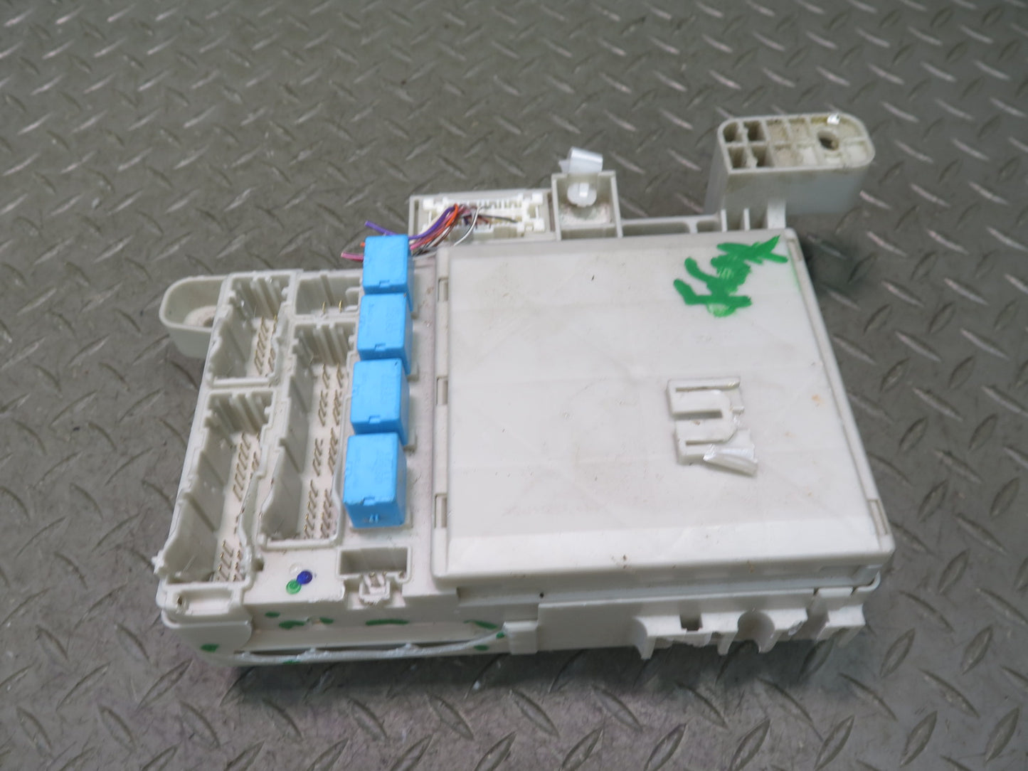 2003-2009 Lexus UZJ120L GX470 Interior Cabin Fuse Relay Box