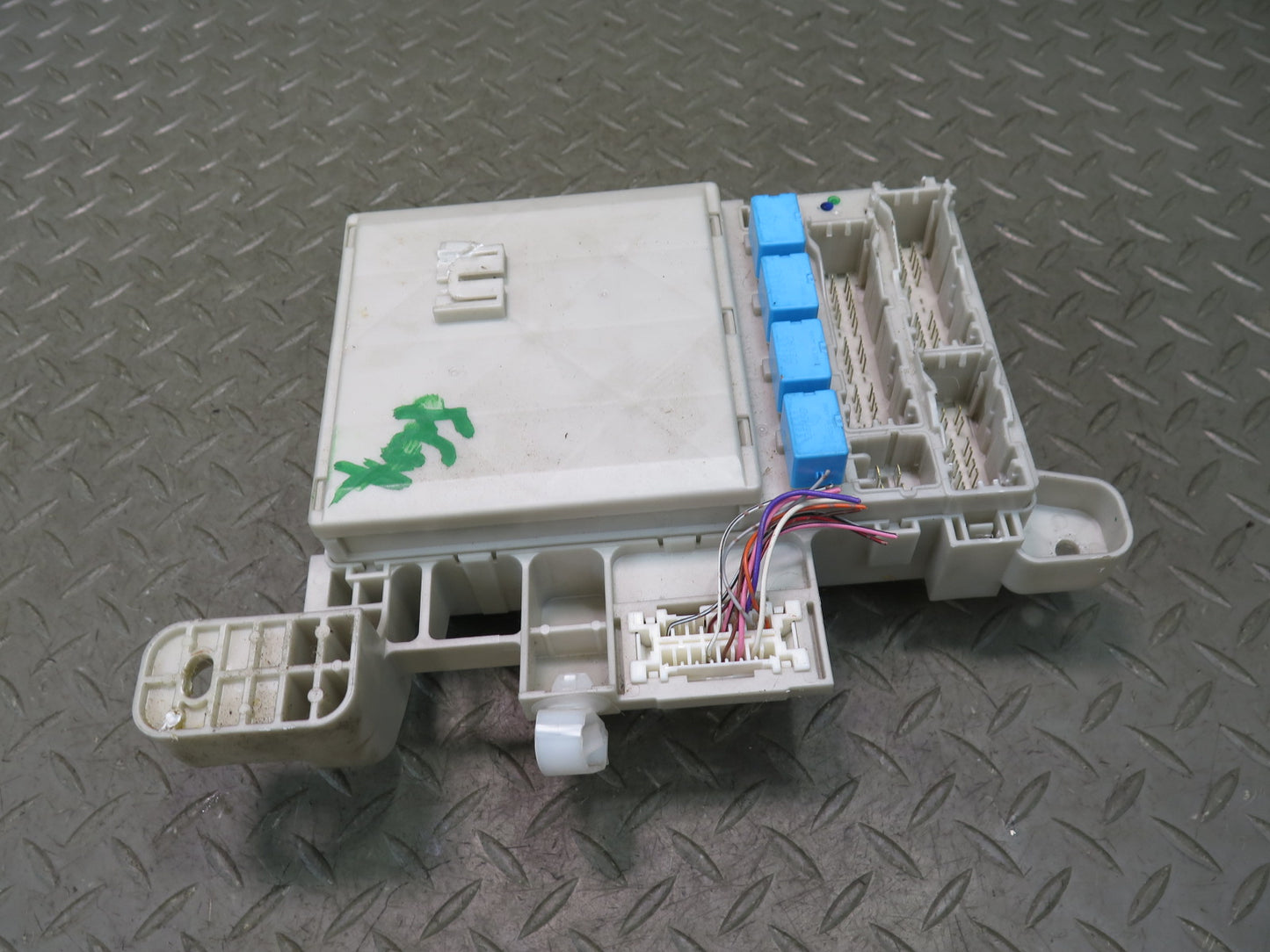 2003-2009 Lexus UZJ120L GX470 Interior Cabin Fuse Relay Box