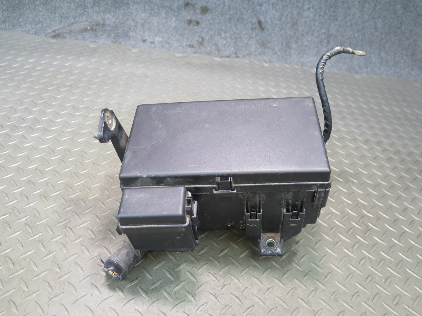2006-2009 Lexus UZJ120L GX470 Engine Bay Fuse Relay Box Module Unit