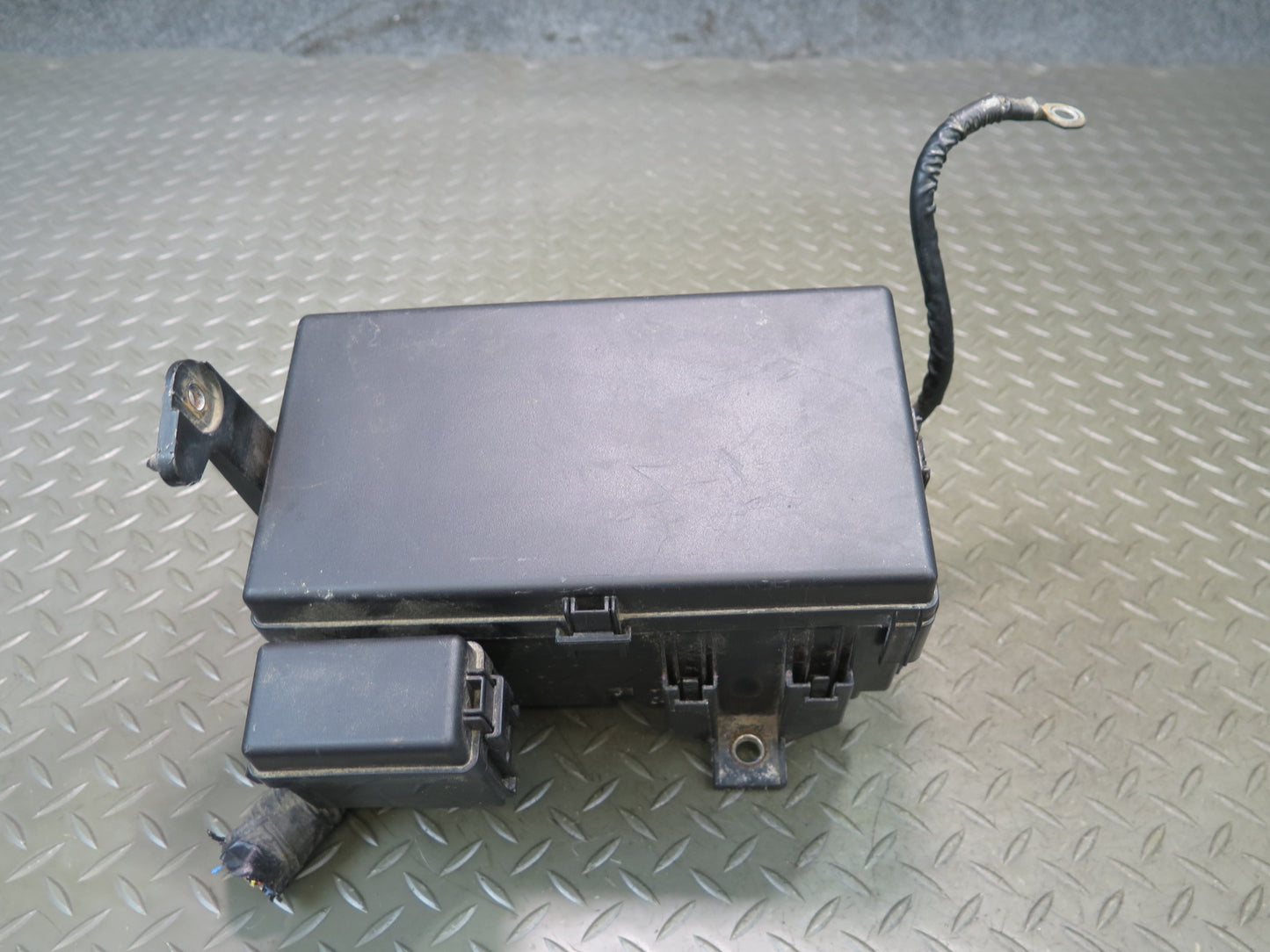 2006-2009 Lexus UZJ120L GX470 Engine Bay Fuse Relay Box Module Unit
