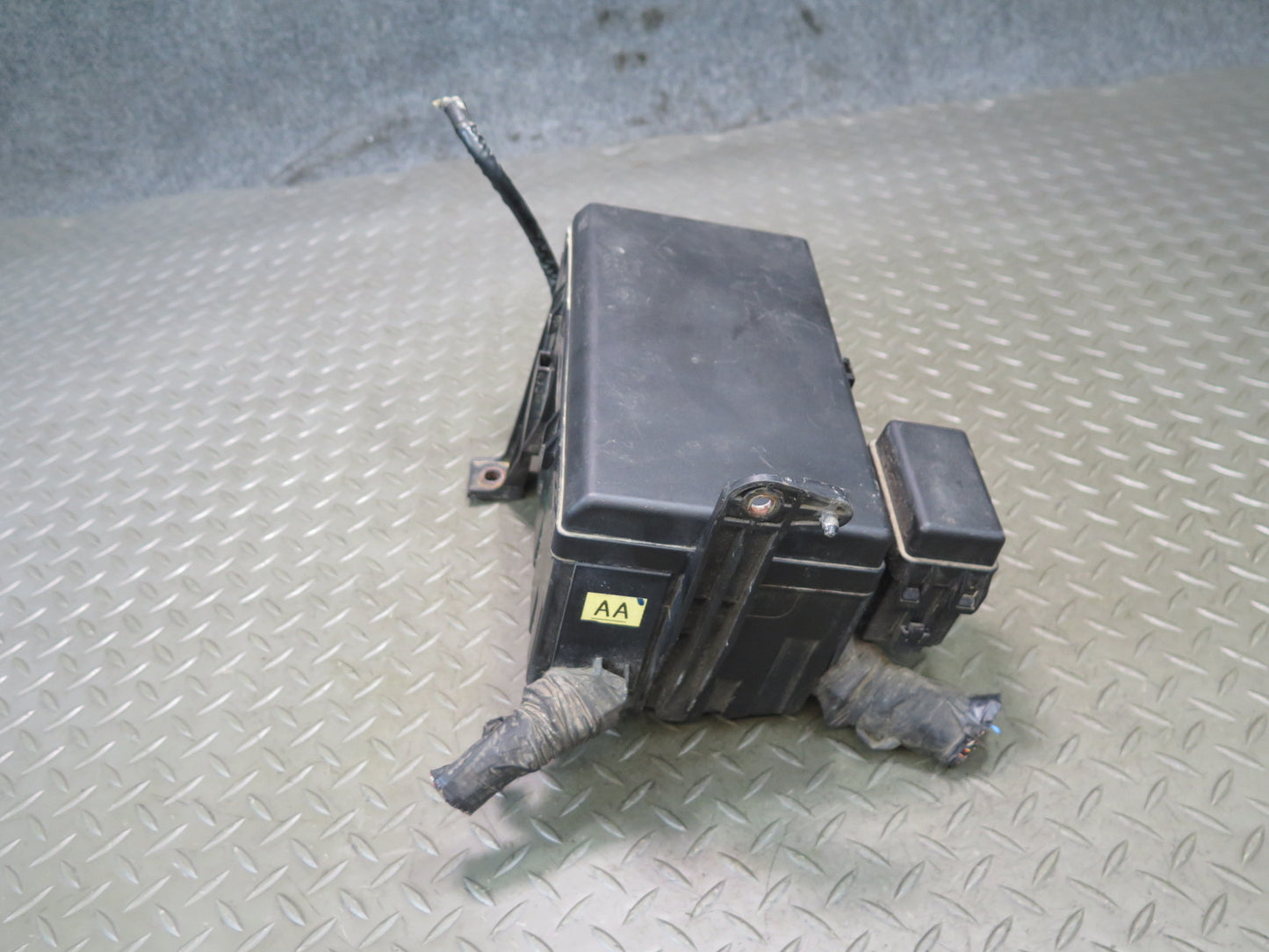 2006-2009 Lexus UZJ120L GX470 Engine Bay Fuse Relay Box Module Unit