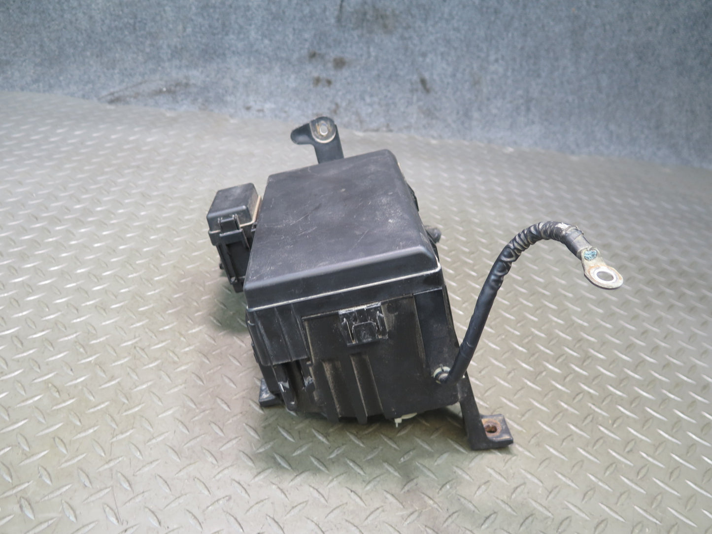 2006-2009 Lexus UZJ120L GX470 Engine Bay Fuse Relay Box Module Unit