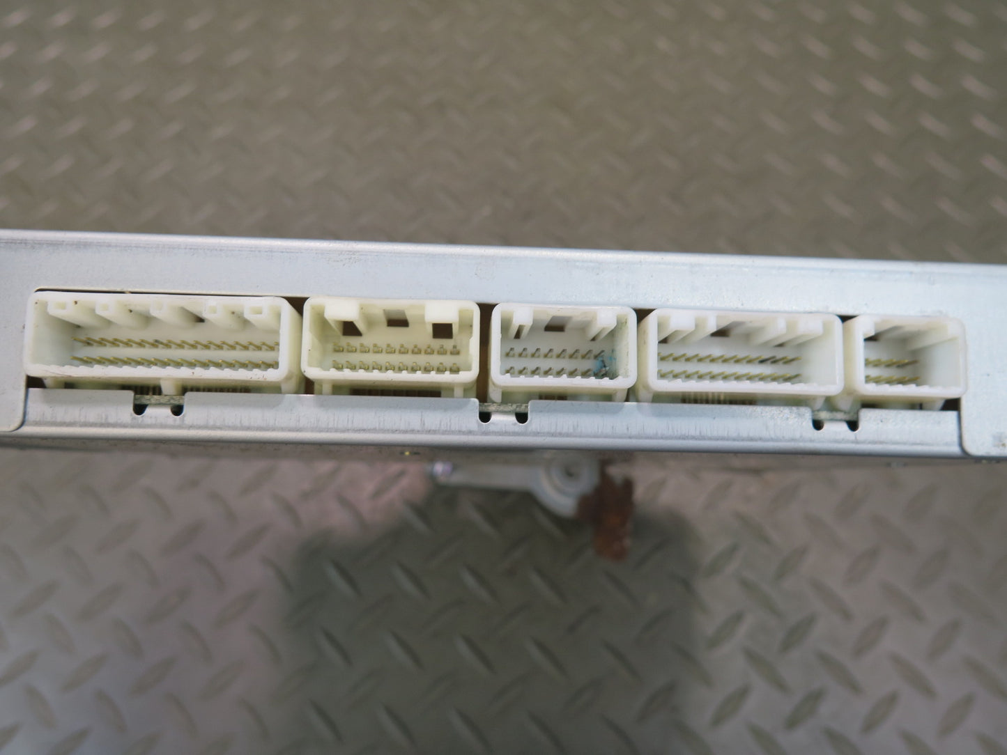 2003-2007 Lexus UZJ120L GX470 Rear Entertainment Video Control Module