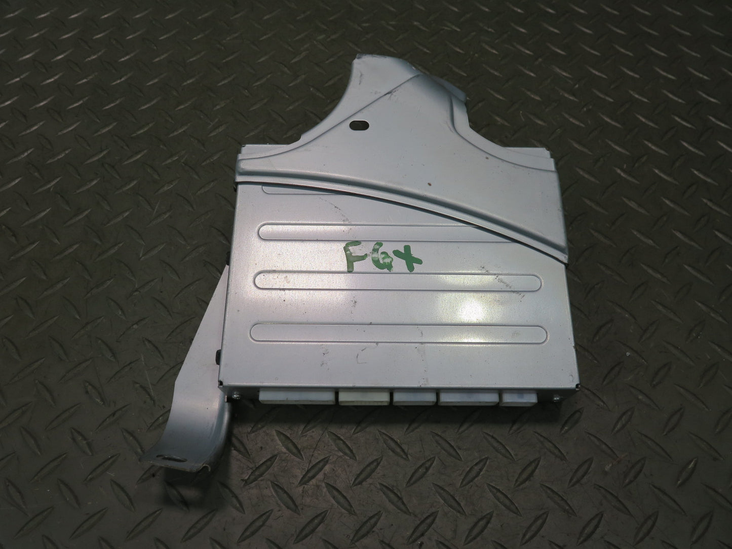 2003-2007 Lexus UZJ120L GX470 Rear Entertainment Video Control Module