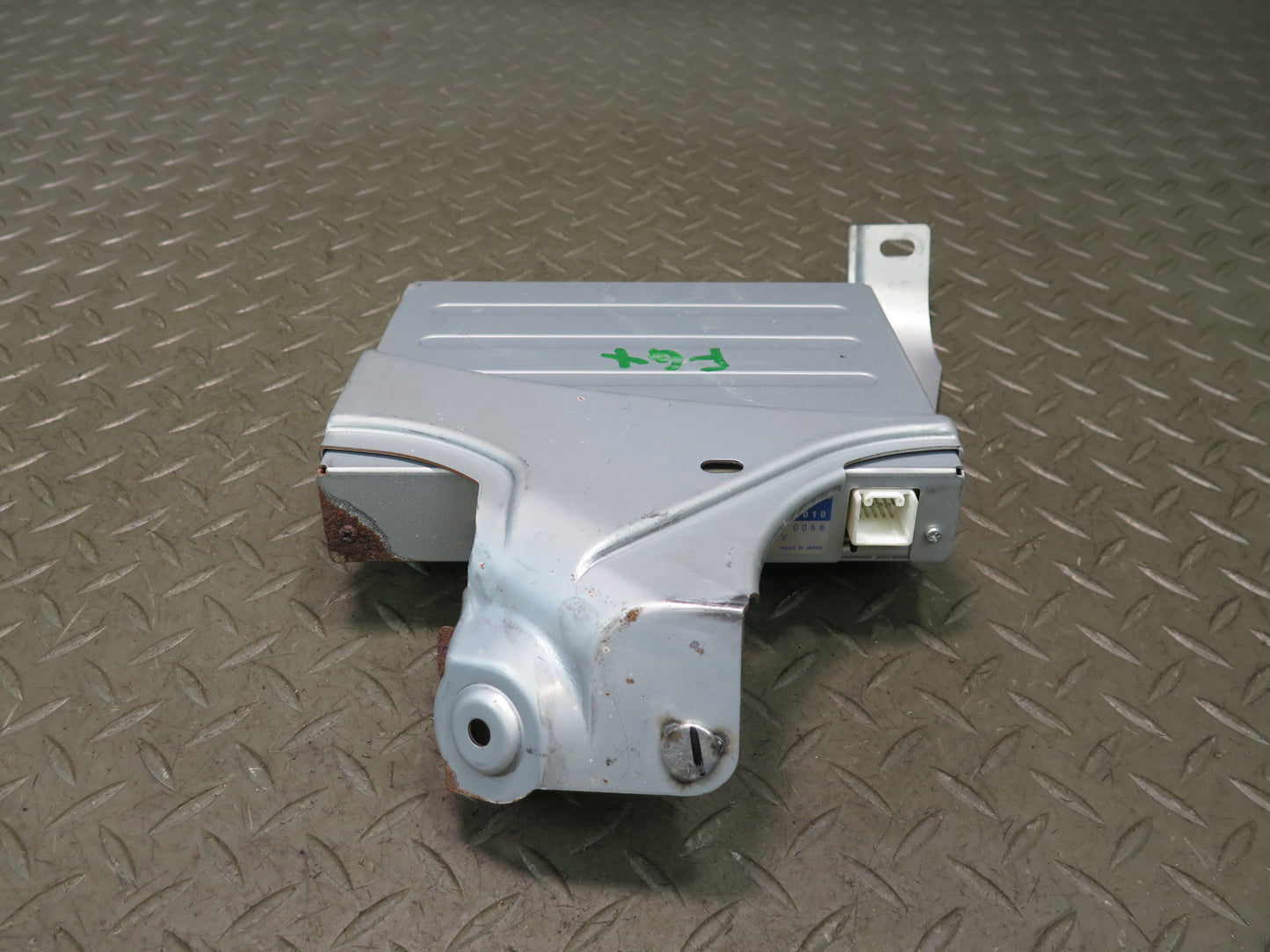 2003-2007 Lexus UZJ120L GX470 Rear Entertainment Video Control Module