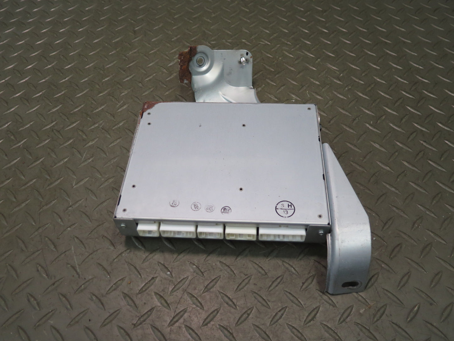 2003-2007 Lexus UZJ120L GX470 Rear Entertainment Video Control Module