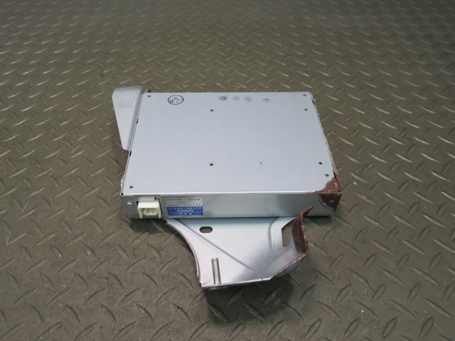 2003-2007 Lexus UZJ120L GX470 Rear Entertainment Video Control Module