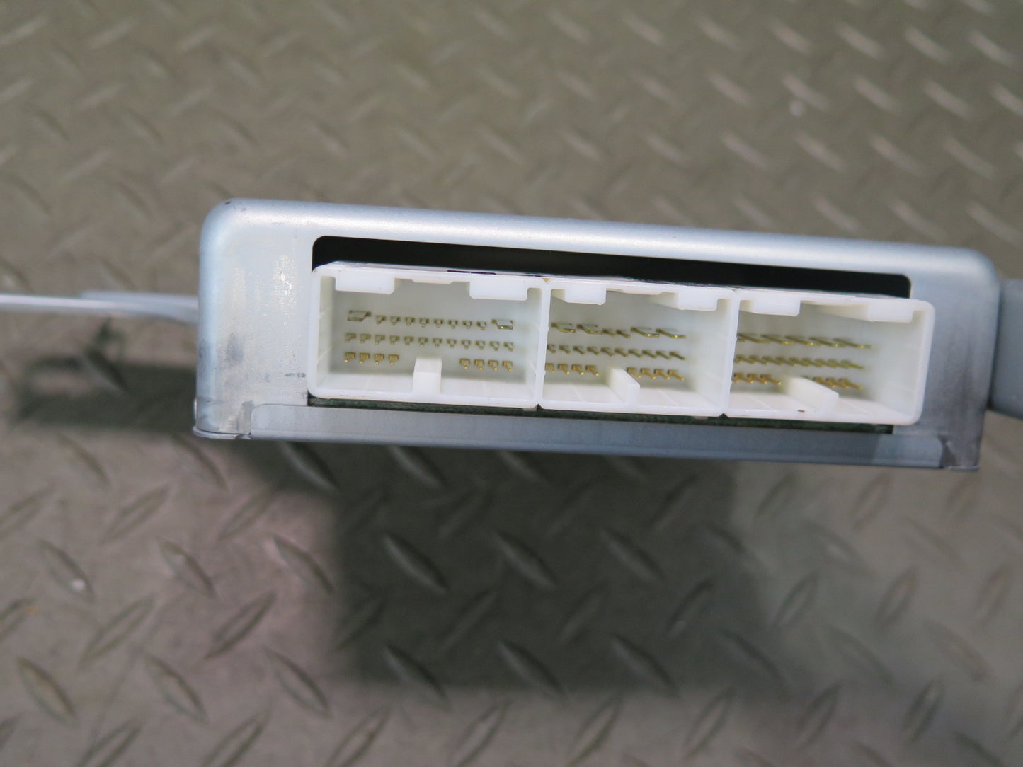 2003-2009 Lexus UZJ120L GX470 Air Suspension Control Module 89293-60032