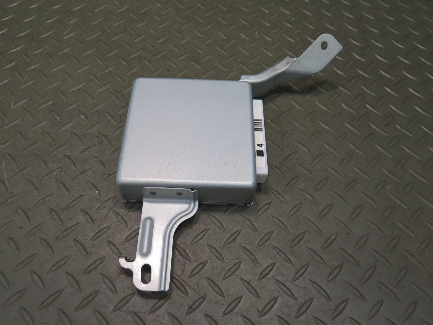 2003-2009 Lexus UZJ120L GX470 Air Suspension Control Module 89293-60032
