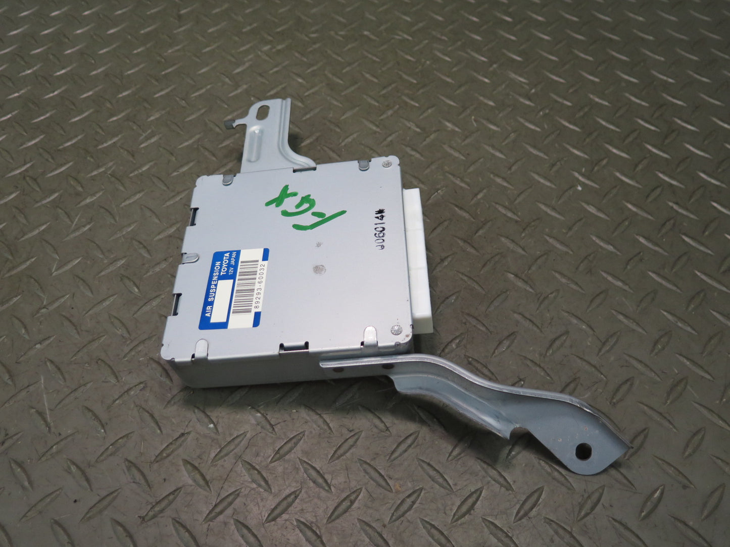 2003-2009 Lexus UZJ120L GX470 Air Suspension Control Module 89293-60032