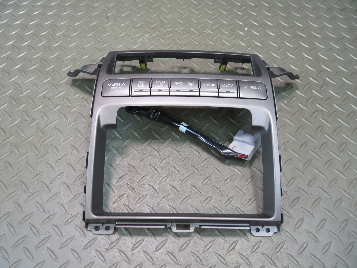 2003-2009 Lexus UZJ120L GX470 A/C Heater Climate Switch w Trim Bezel Panel