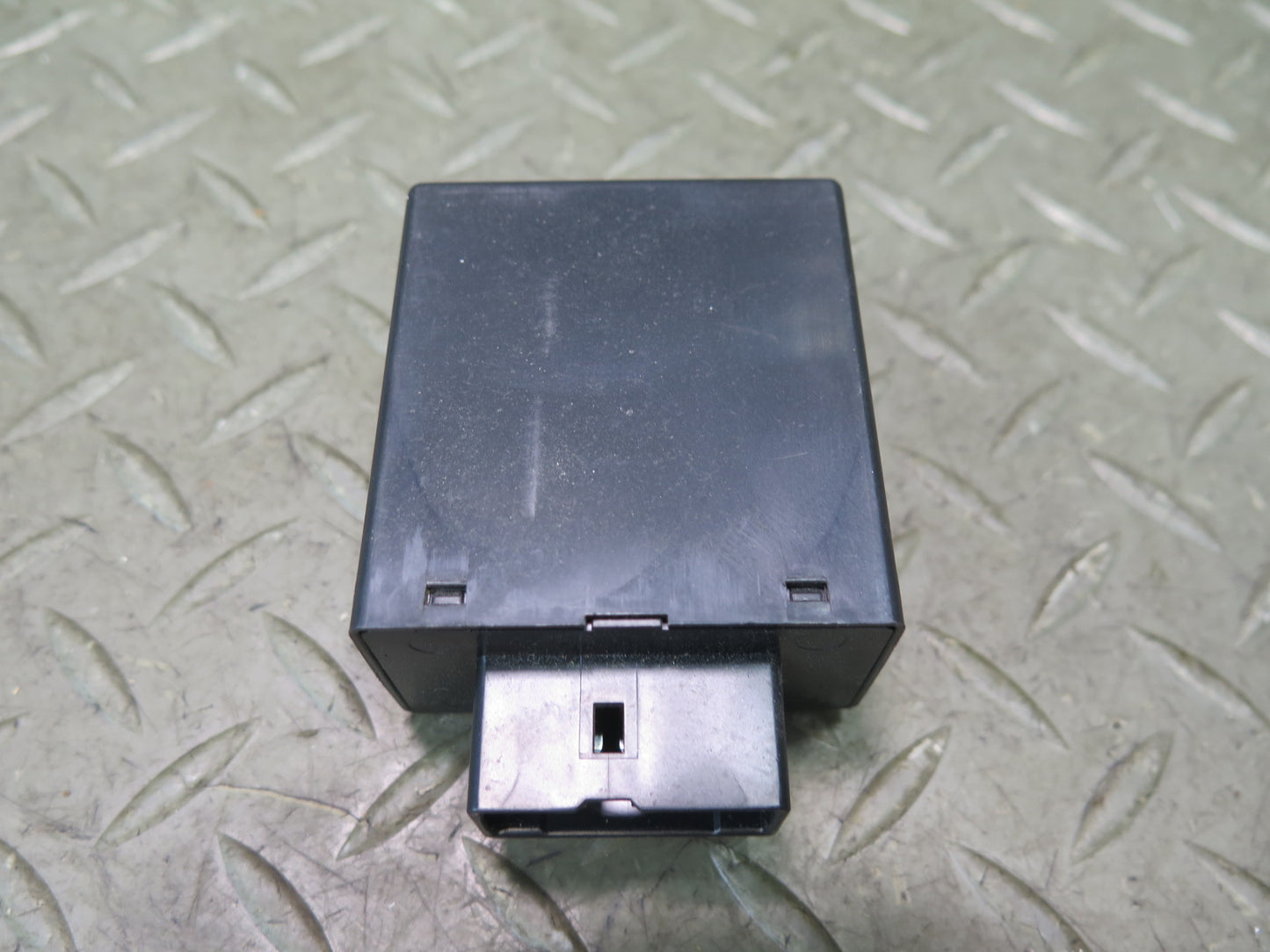 2003-2009 Lexus UZJ120L GX470 Warning Flasher Control Module 81980-35020