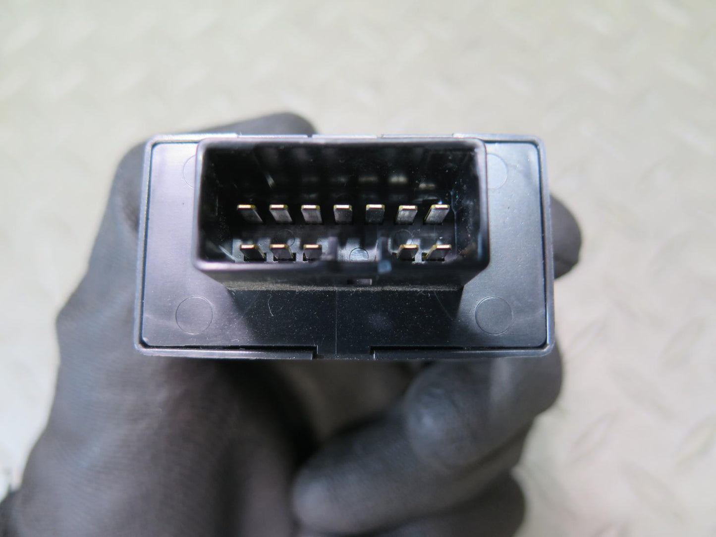 2003-2009 Lexus UZJ120L GX470 Warning Flasher Control Module 81980-35020