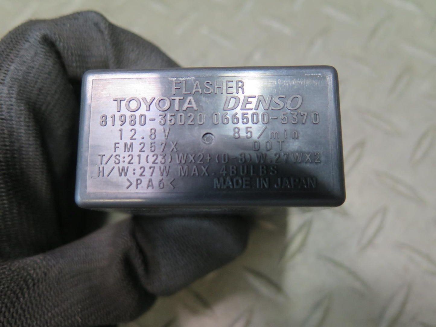 2003-2009 Lexus UZJ120L GX470 Warning Flasher Control Module 81980-35020