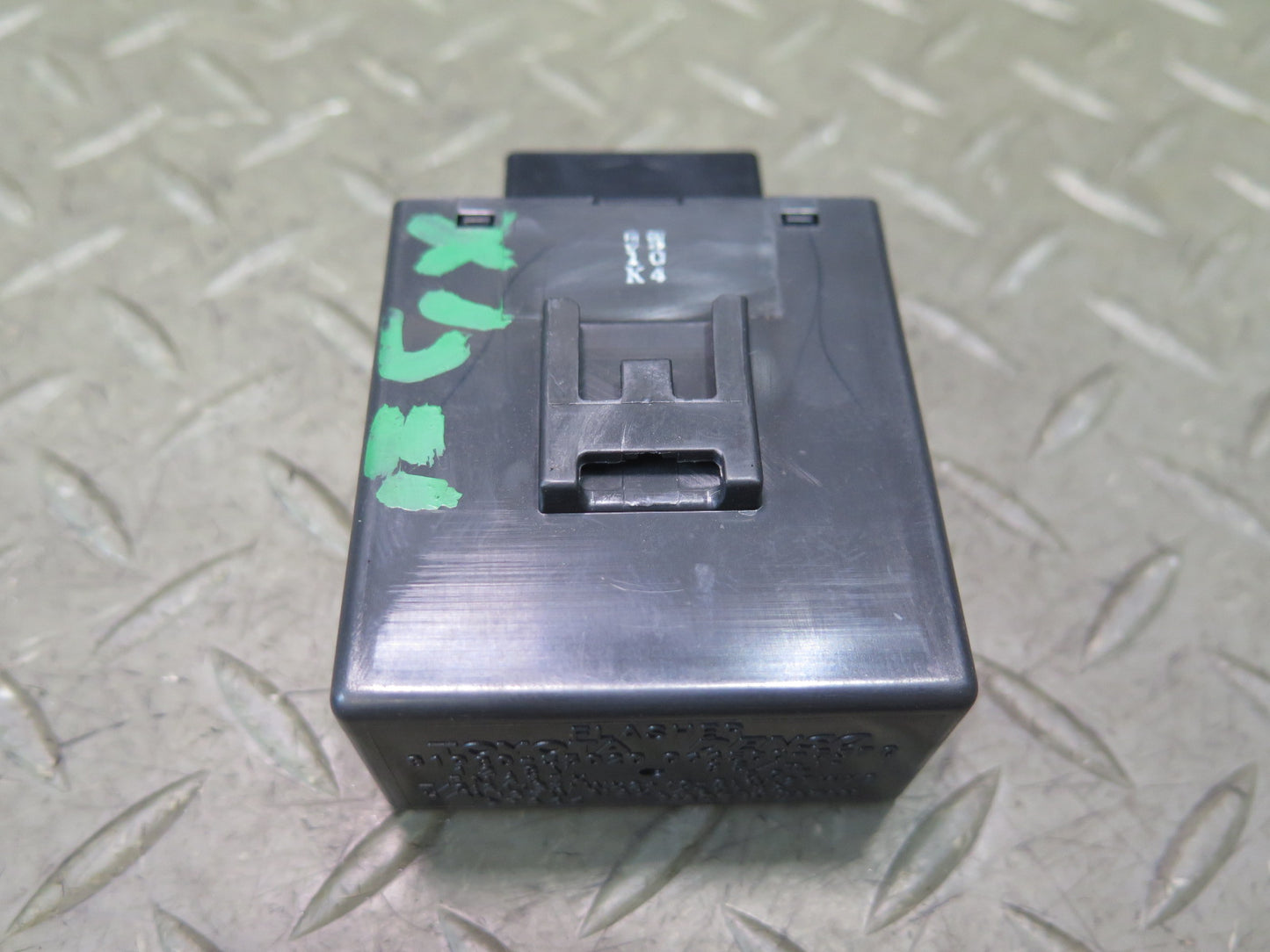 2003-2009 Lexus UZJ120L GX470 Warning Flasher Control Module 81980-35020