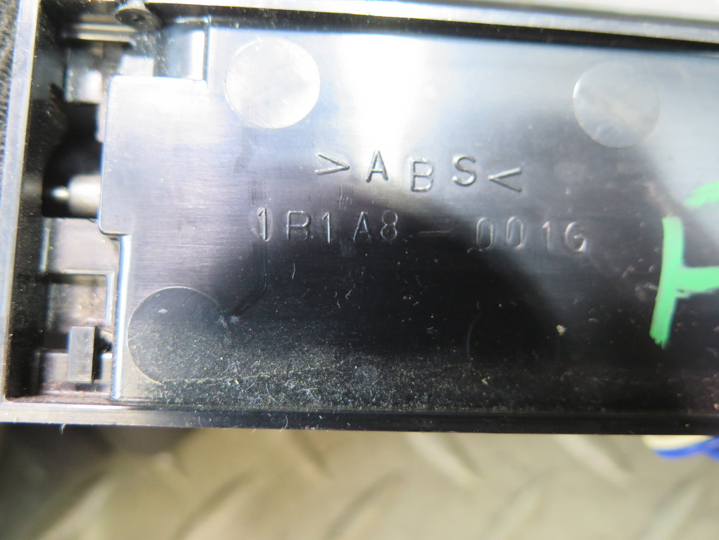 2003-2009 Lexus UZJ120L GX470 Rear Multimedia Audio Volume Control Panel