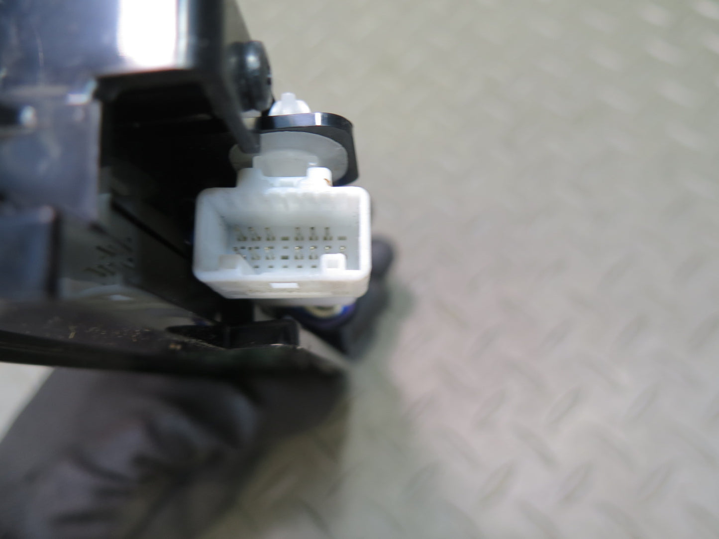 2003-2009 Lexus UZJ120L GX470 Rear Multimedia Audio Volume Control Panel