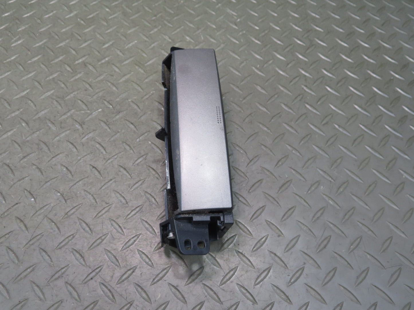 2003-2009 Lexus UZJ120L GX470 Rear Multimedia Audio Volume Control Panel