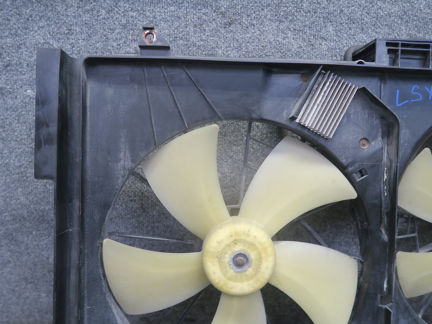 01-06 Lexus UCF30L LS430 Engine Radiator Cooling Motor Fan Shroud w Module OEM