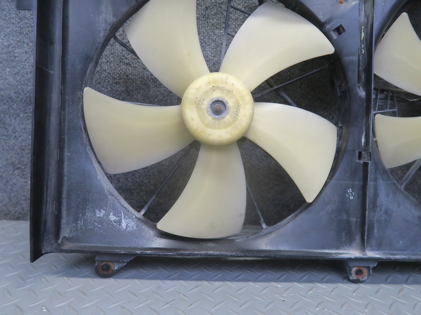 01-06 Lexus UCF30L LS430 Engine Radiator Cooling Motor Fan Shroud w Module OEM