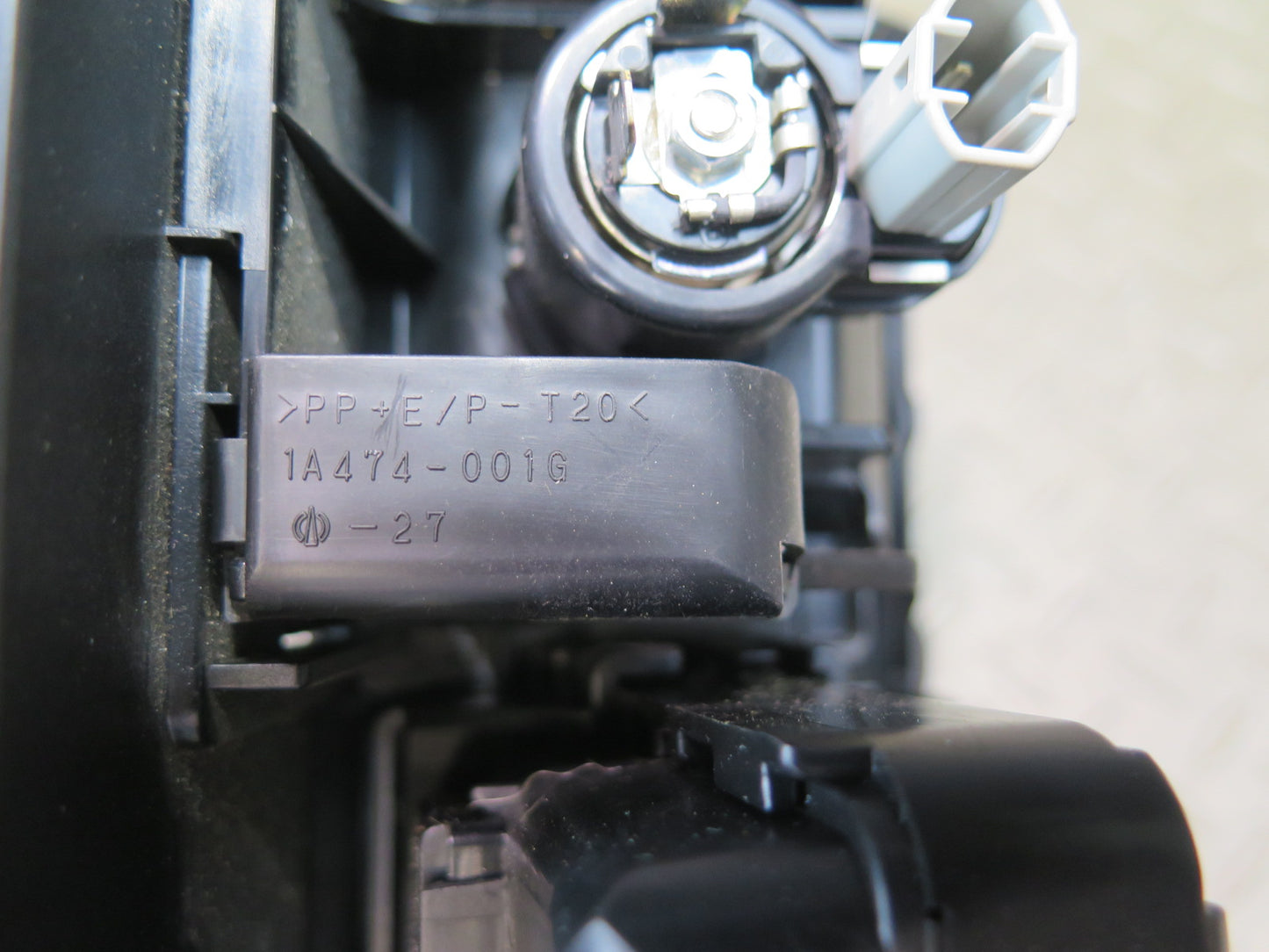 2003-2009 Lexus UZJ120L GX470 Dash Center Ashtray