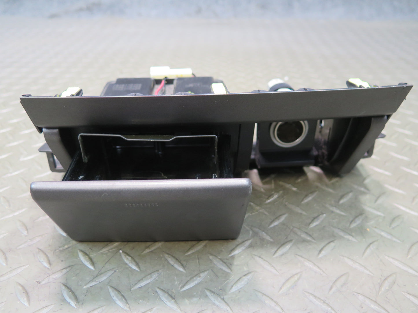 2003-2009 Lexus UZJ120L GX470 Dash Center Ashtray