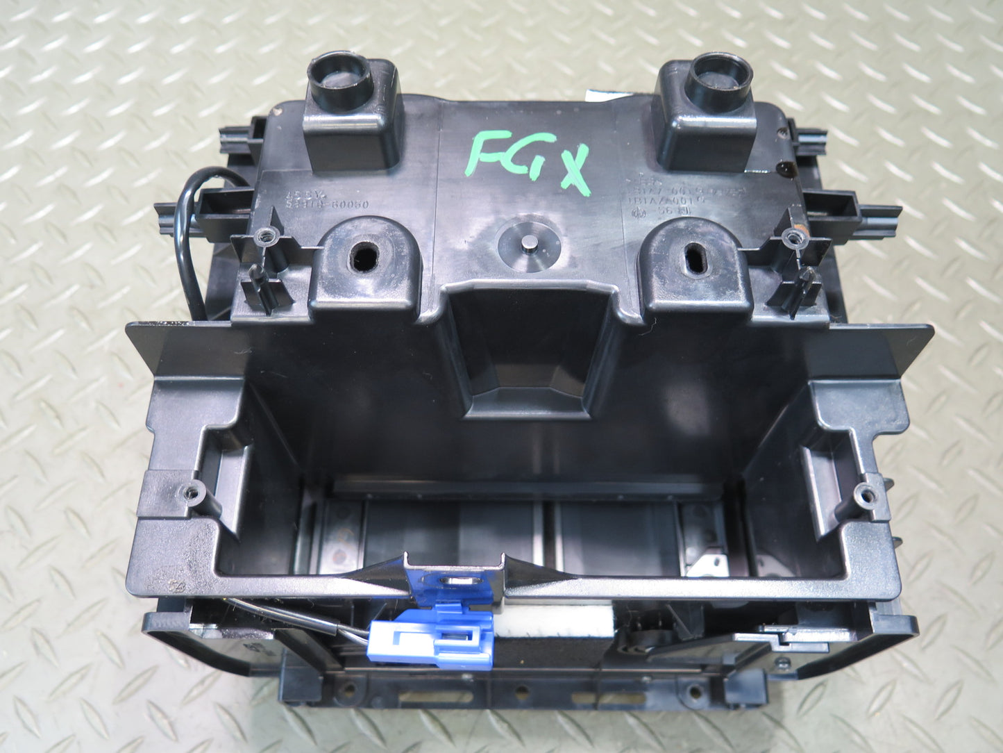 2003-2006 Lexus UZJ120L GX470 Center Console Compartment Storage 58910-60050