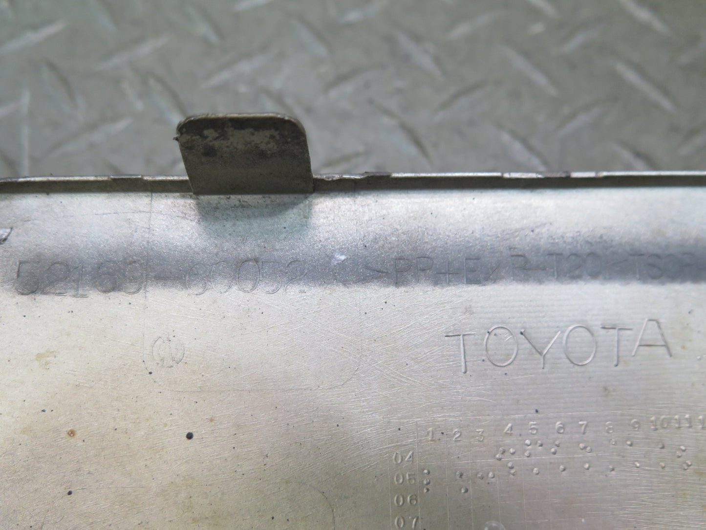 2003-2009 Lexus UZJ120L GX470 Rear Bumper Lower Center Trim Molding Cover