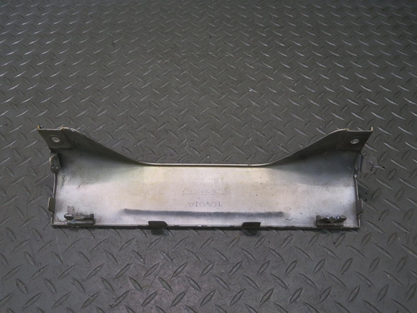 2003-2009 Lexus UZJ120L GX470 Rear Bumper Lower Center Trim Molding Cover