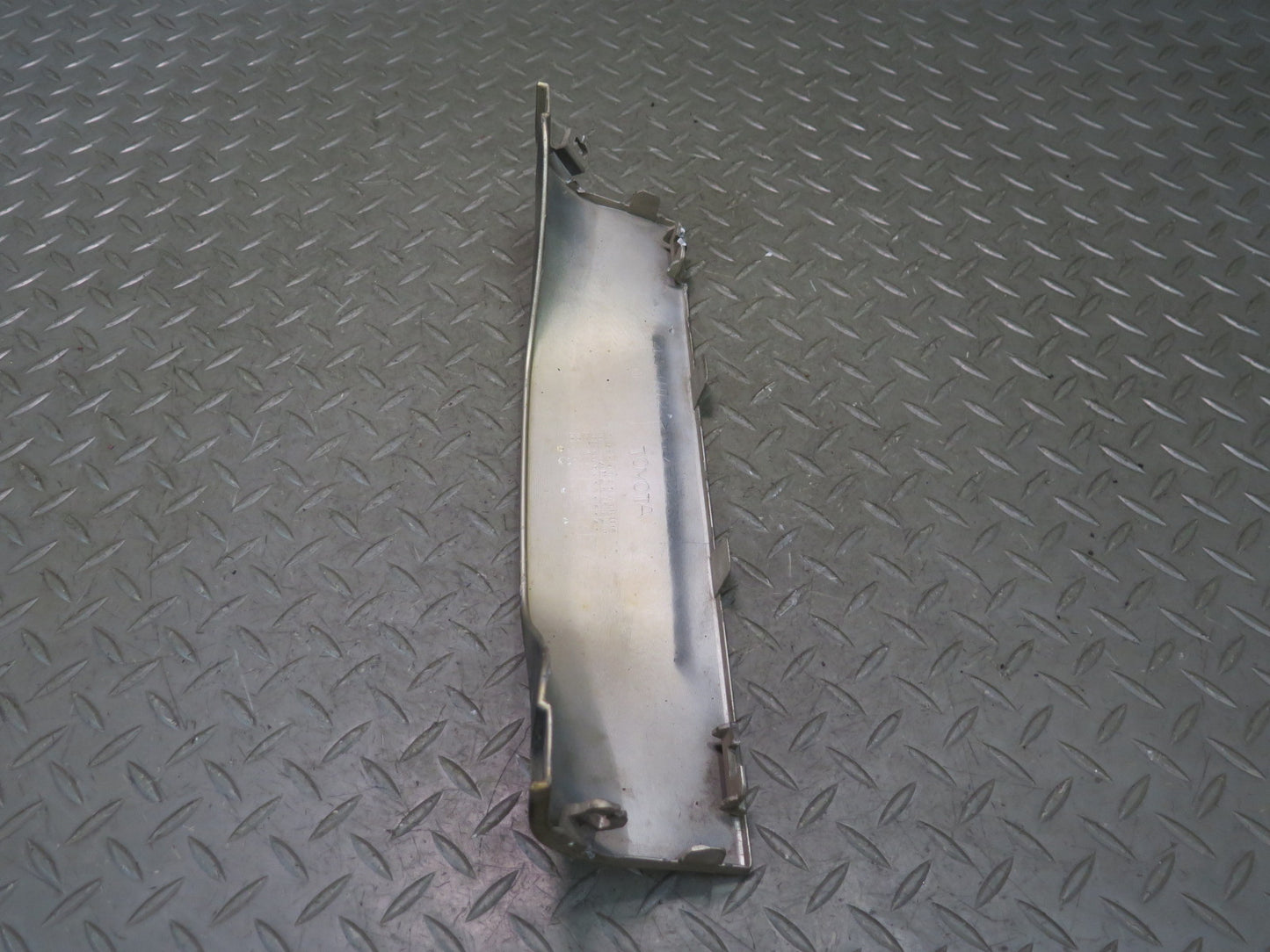 2003-2009 Lexus UZJ120L GX470 Rear Bumper Lower Center Trim Molding Cover