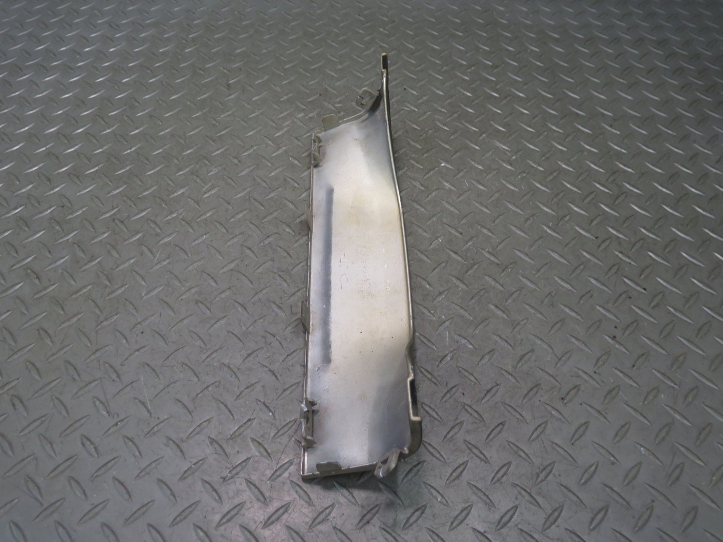 2003-2009 Lexus UZJ120L GX470 Rear Bumper Lower Center Trim Molding Cover