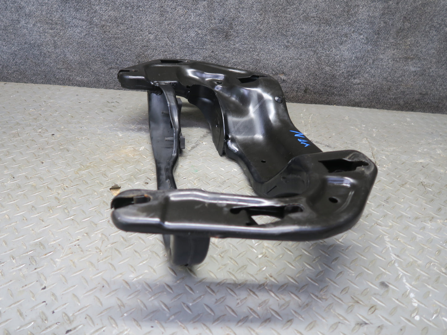 2014-2018 BMW F15 X5 AWD Automatic Transmission Crossmember Support Bracket